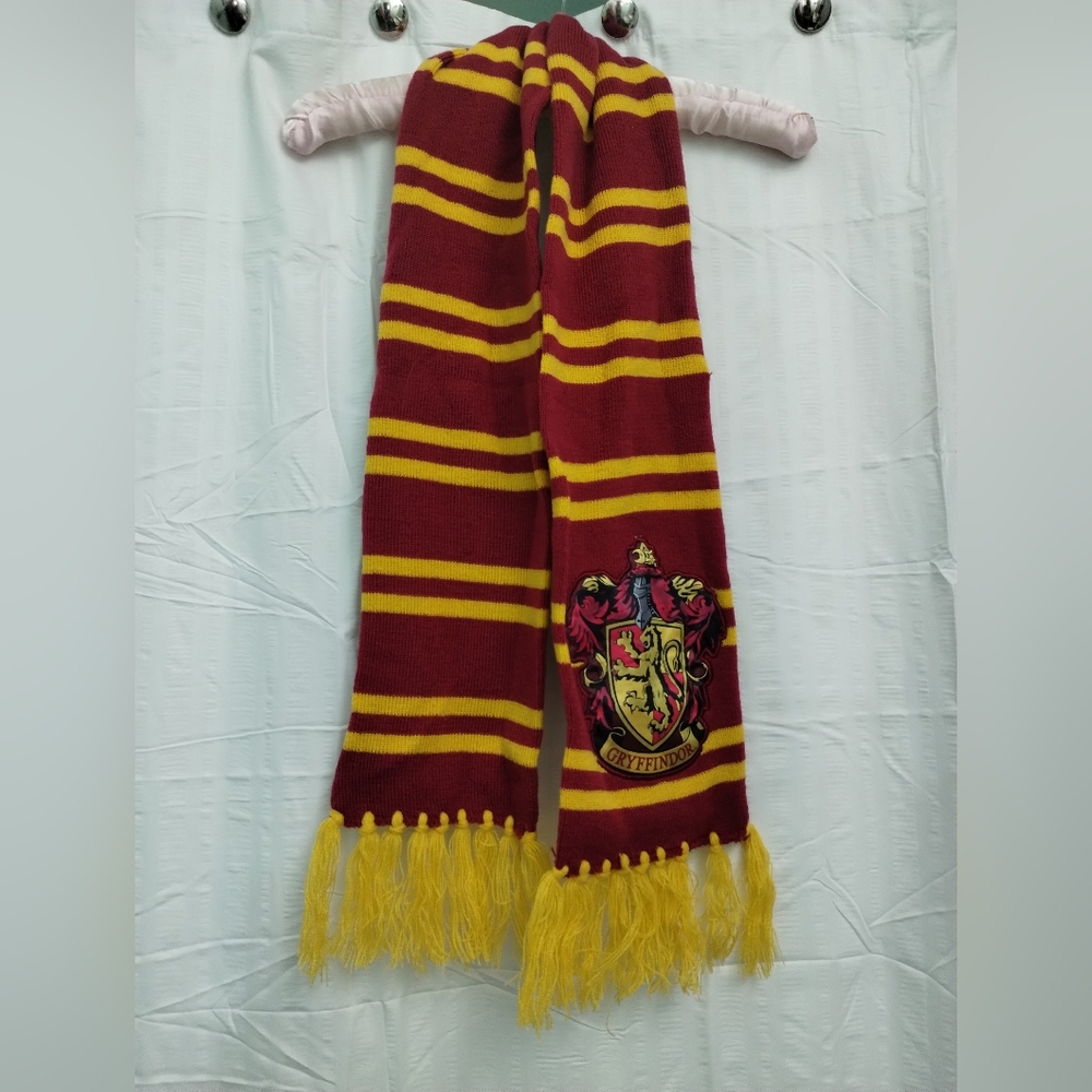 Harry Potter Gryffindor Robe Set - Picture 7 of 9